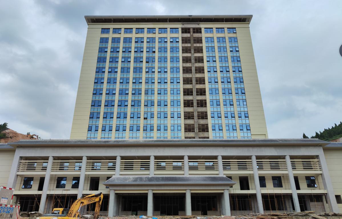 图1：黔东南技师学院新校区建设一期项目“黔东南州公共实训基地”施工现场